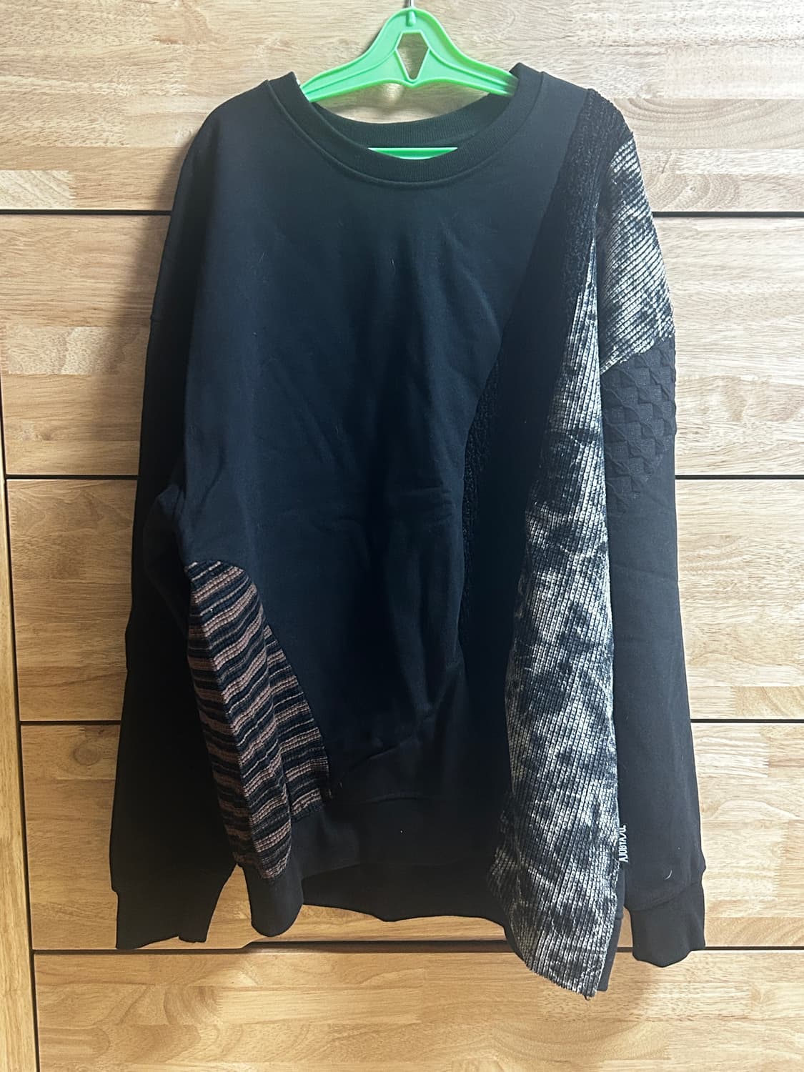 아조바이아조 맨투맨 믹스 패브릭 스웨이트셔츠 상품이미지3