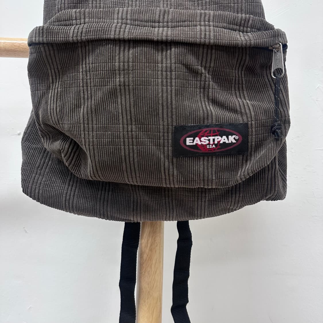 EASTPAK 이스트팩 데이팩 코듀로이 백팩 상품이미지3