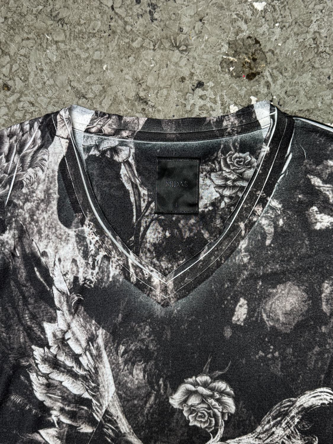 MIDAS – Angel Wing Graphic V-neck Tee 상품이미지7
