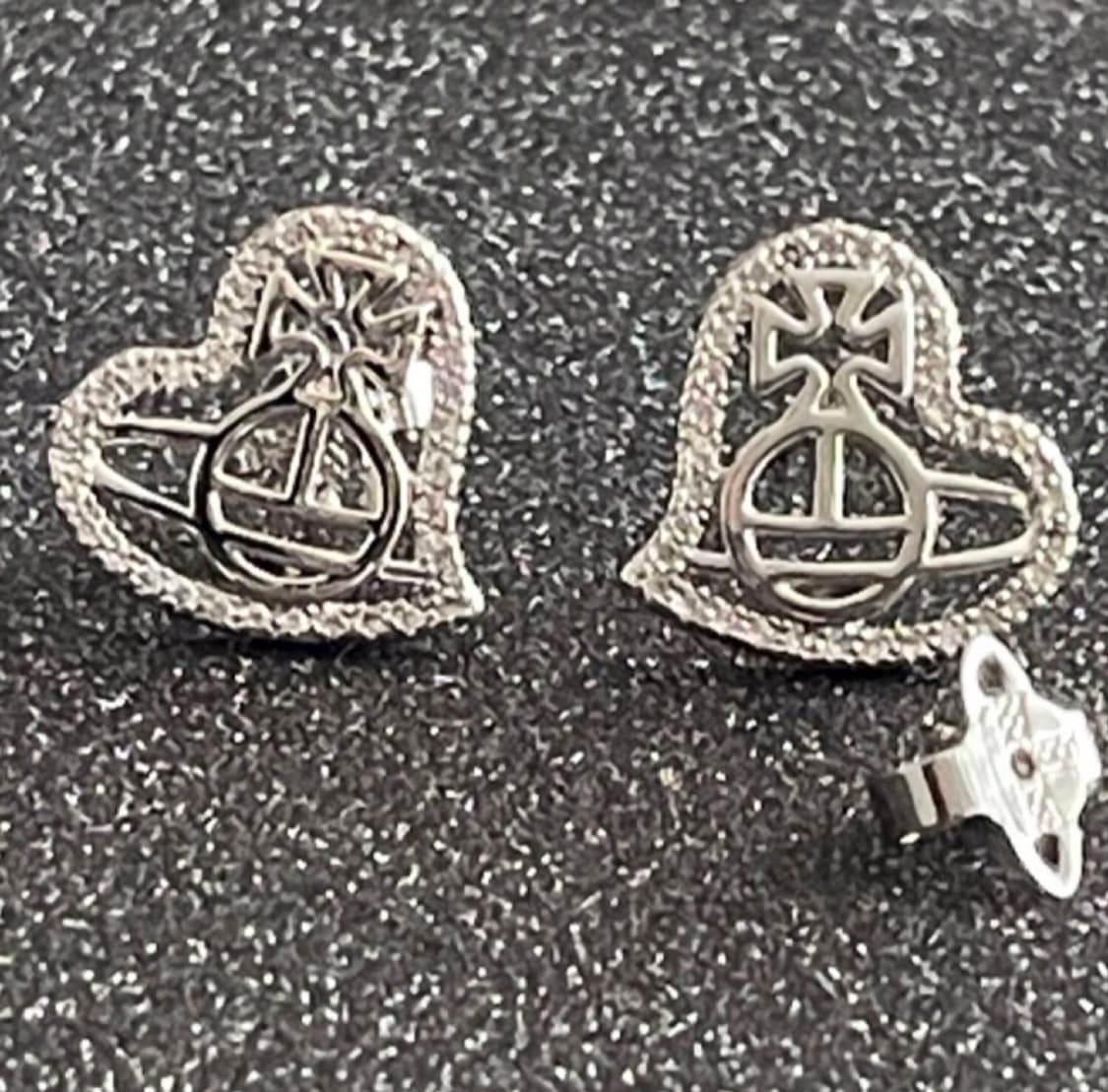 비비안웨스트우드 화이트 크리스탈 하트 orb 귀걸이 상품이미지3