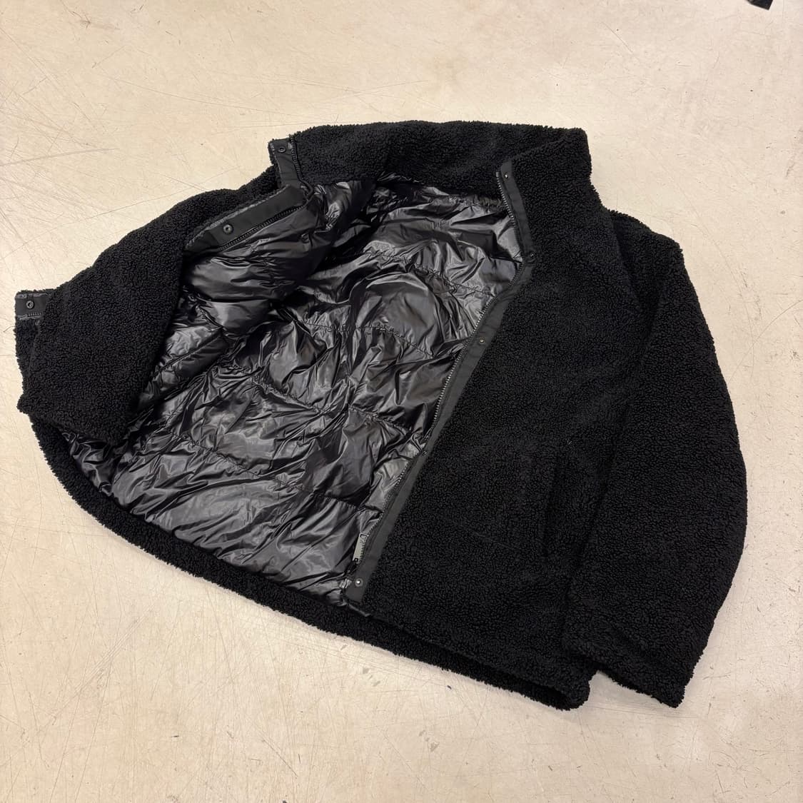 어그 블랙 플리스 리버시블 자켓 상품이미지1