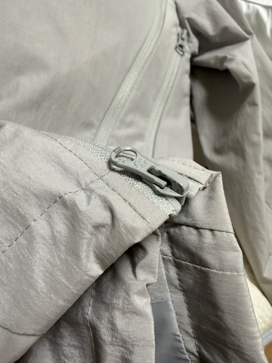 산산기어 바람막이 지퍼 자켓 라이트 그레이 22ss 상품이미지3