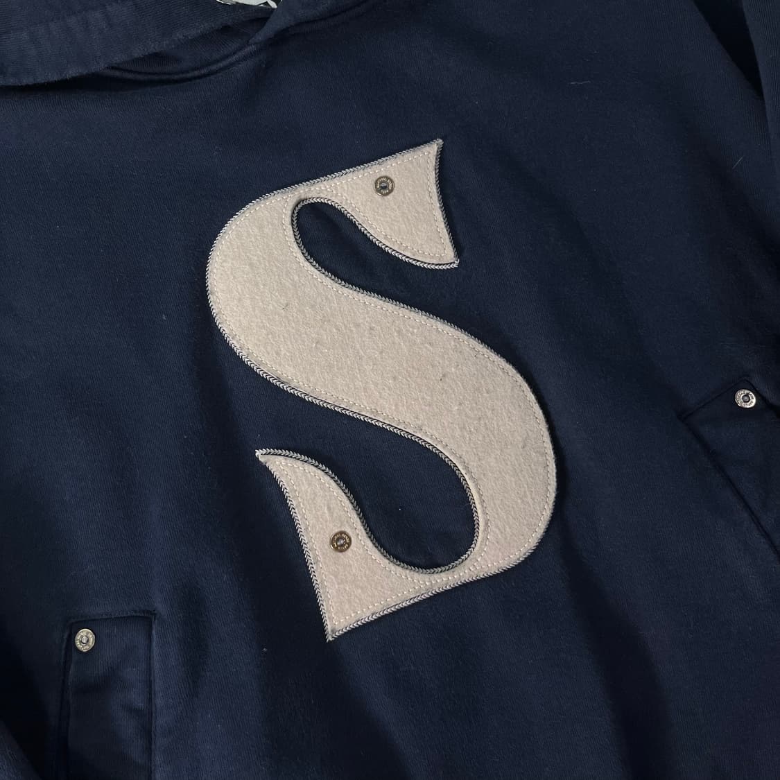 100 세터 아플리케 리벳 후드티 상품이미지2