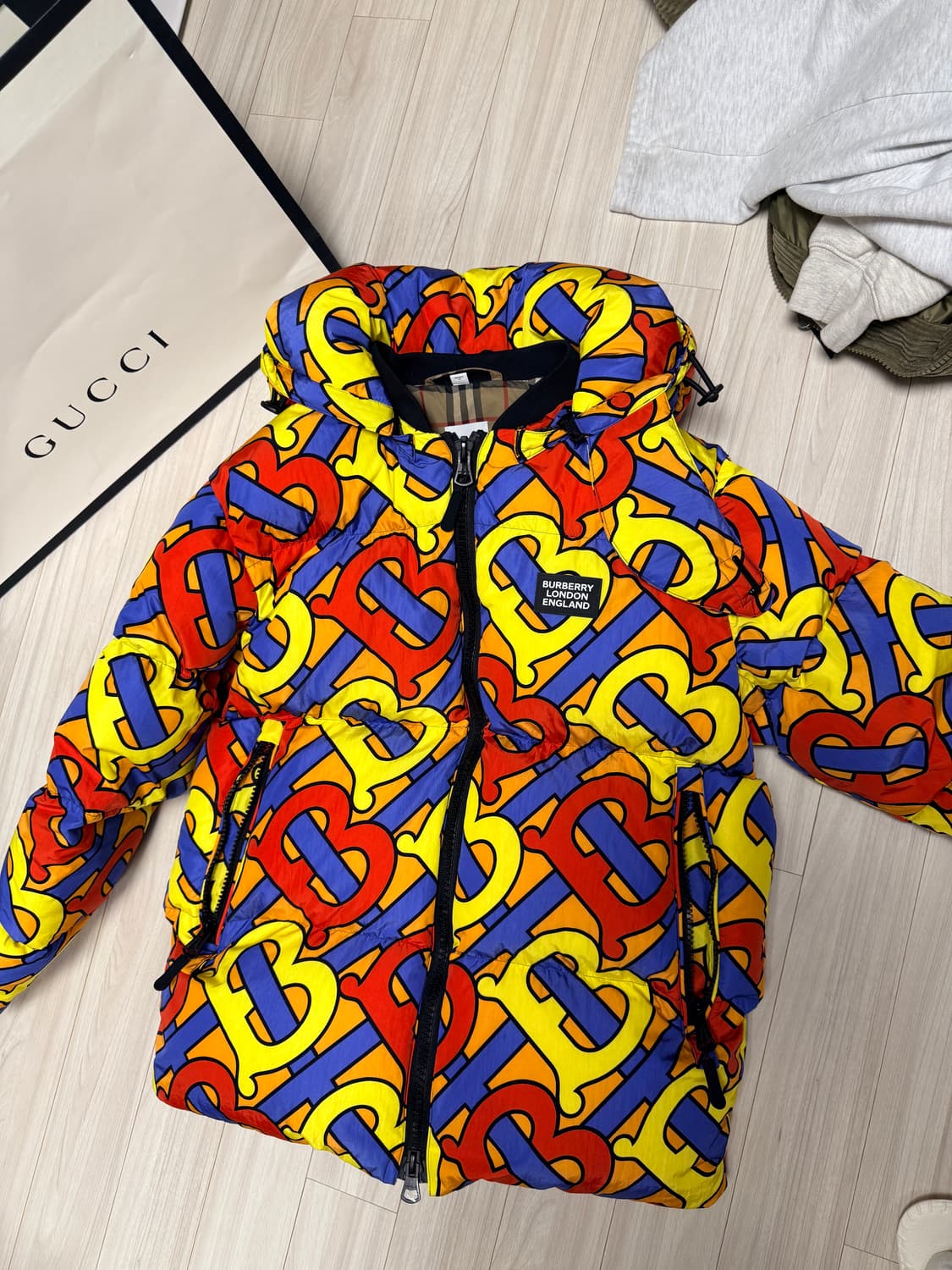 버버리 모노그램 프린트 달스톤 다운 패딩 자켓 양면 100 상품이미지1