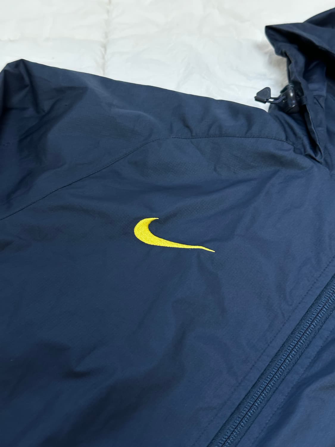 나이키 바르샤 카타르 패커블 바람막이 미디움  축구 유산소 상품이미지5