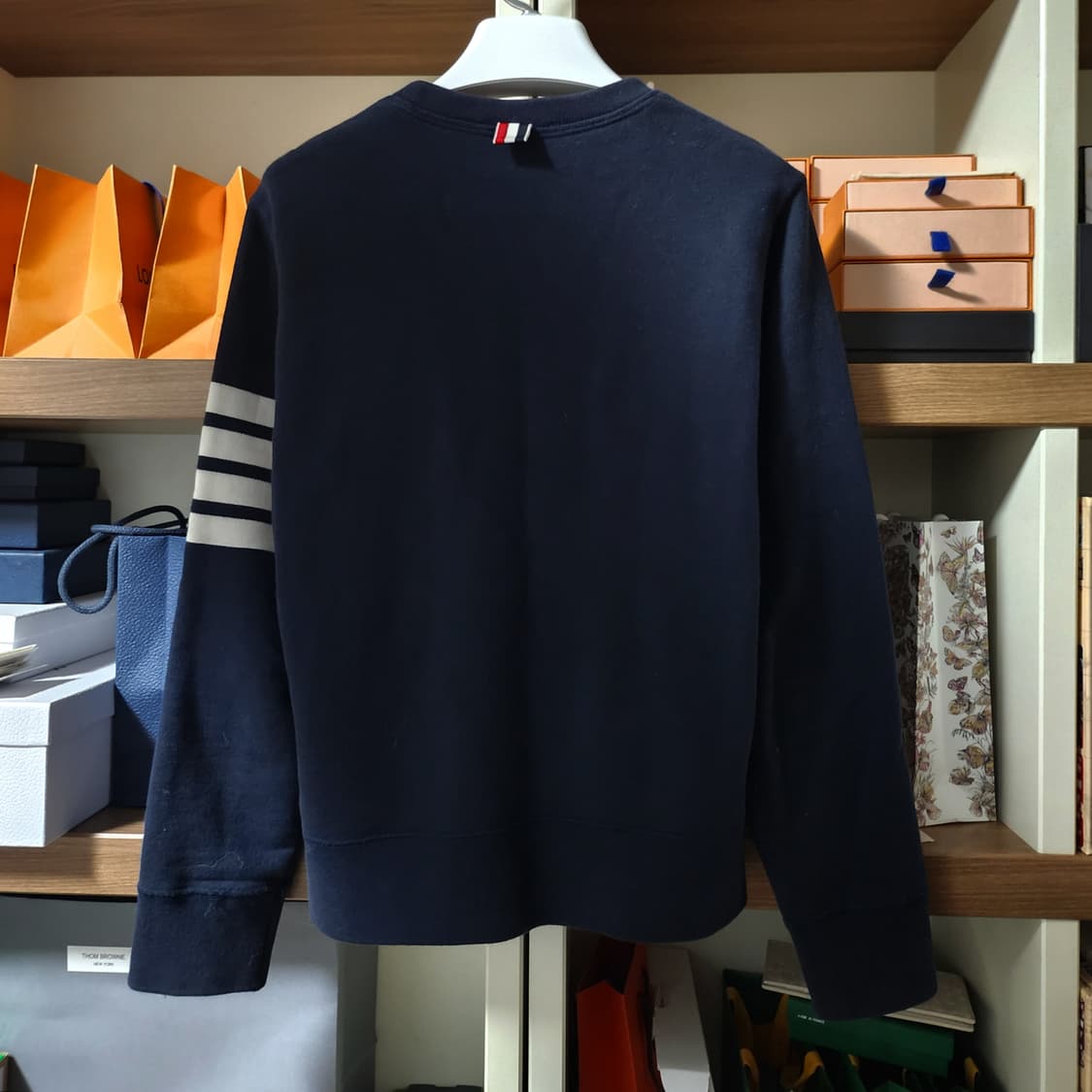 톰브라운 사선완장 맨투맨 2사이즈 네이비 상품이미지2