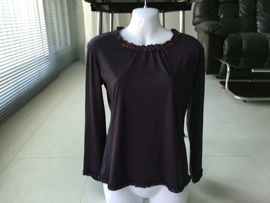 ruffle neck long sleeve top 상품이미지1