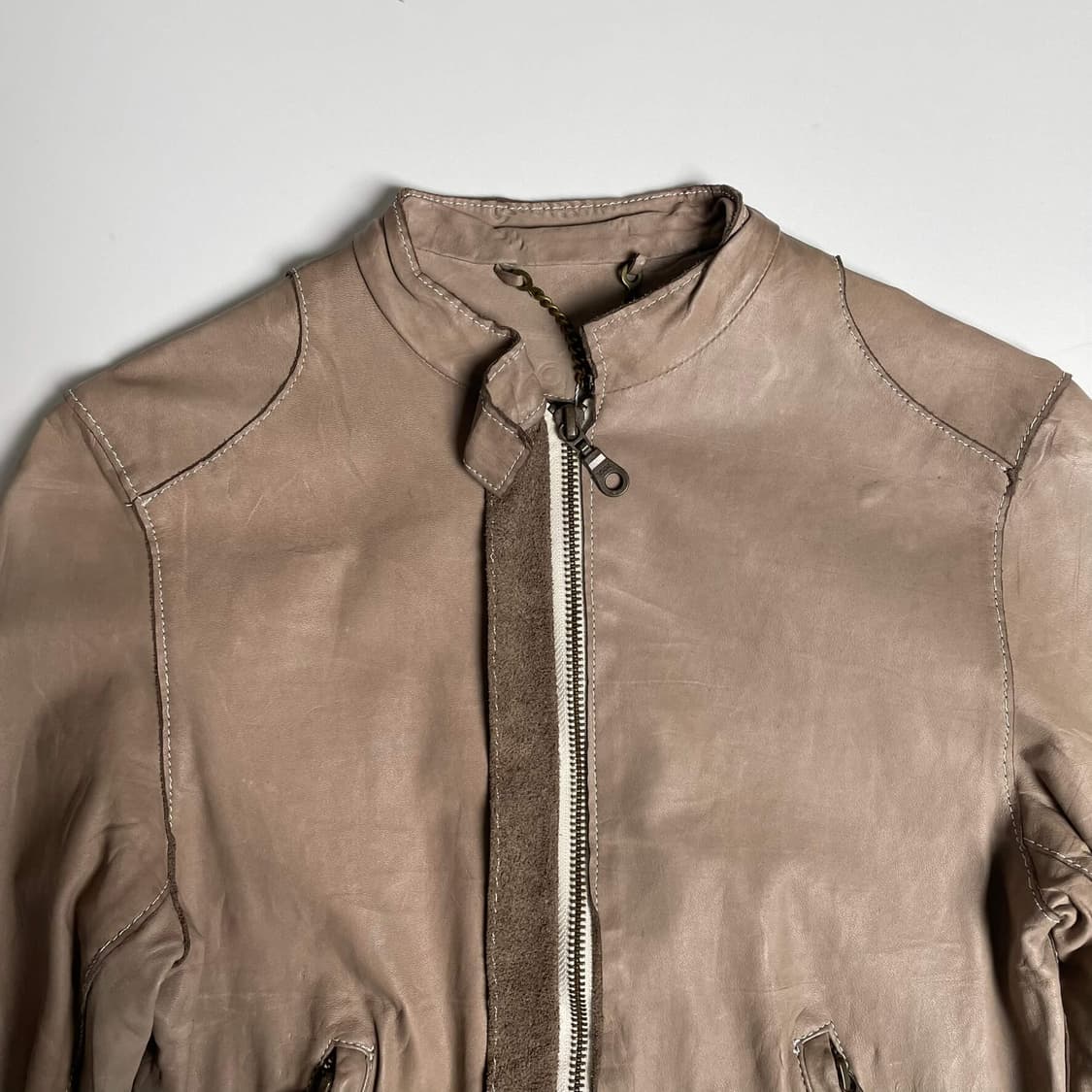 Sisil 다트 디테일 소가죽 집업 자켓 상품이미지3