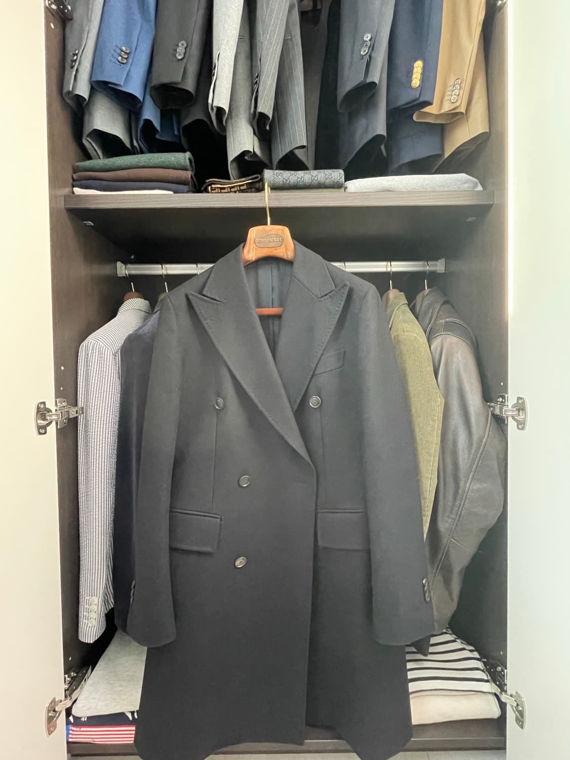 수트 서플라이(SUIT SUPPLY) 울캐시미어 블랙 더블 브레스티드코트 상품이미지3