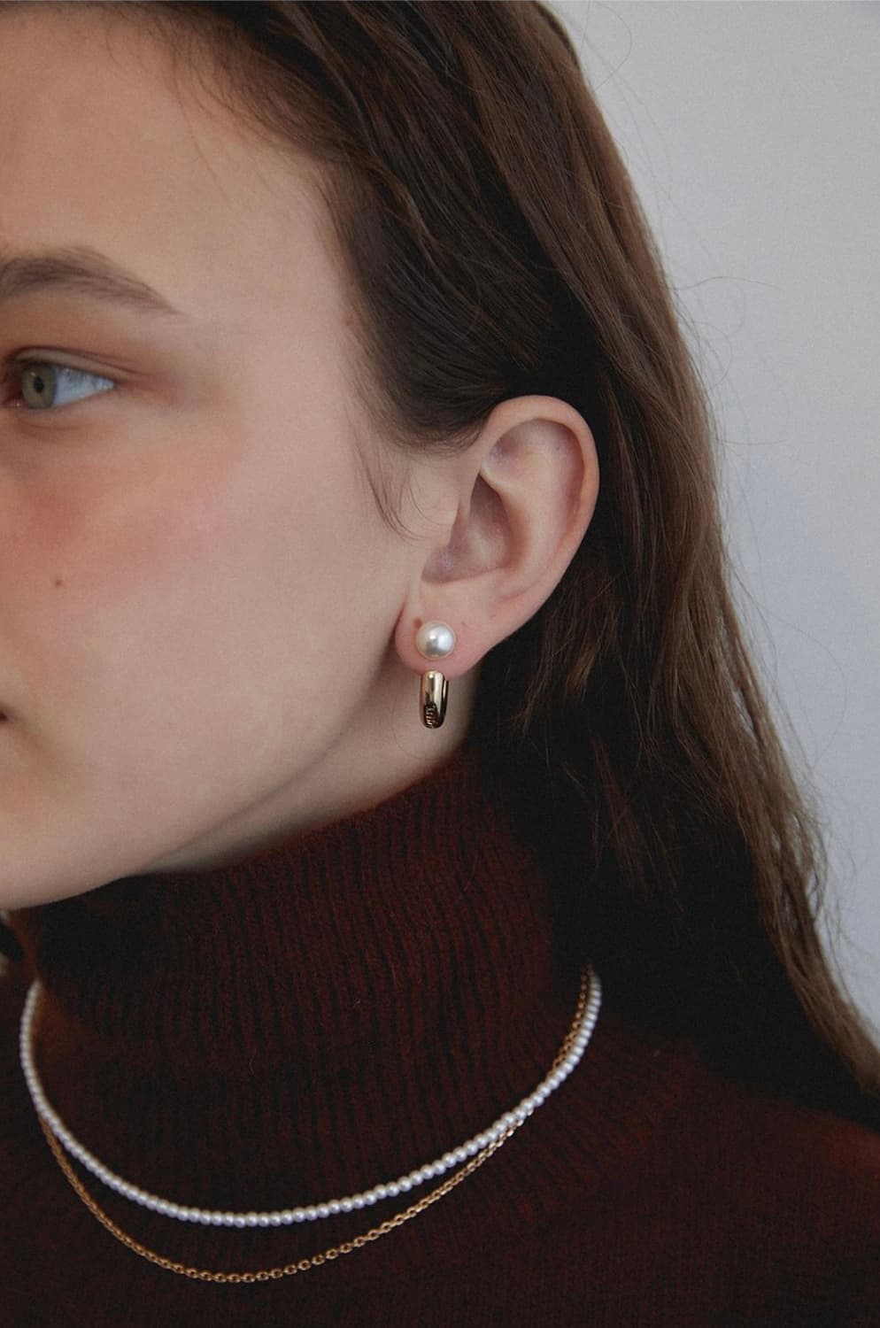 미드나잇모먼트 커브 진주 귀걸이(골드) 상품이미지1