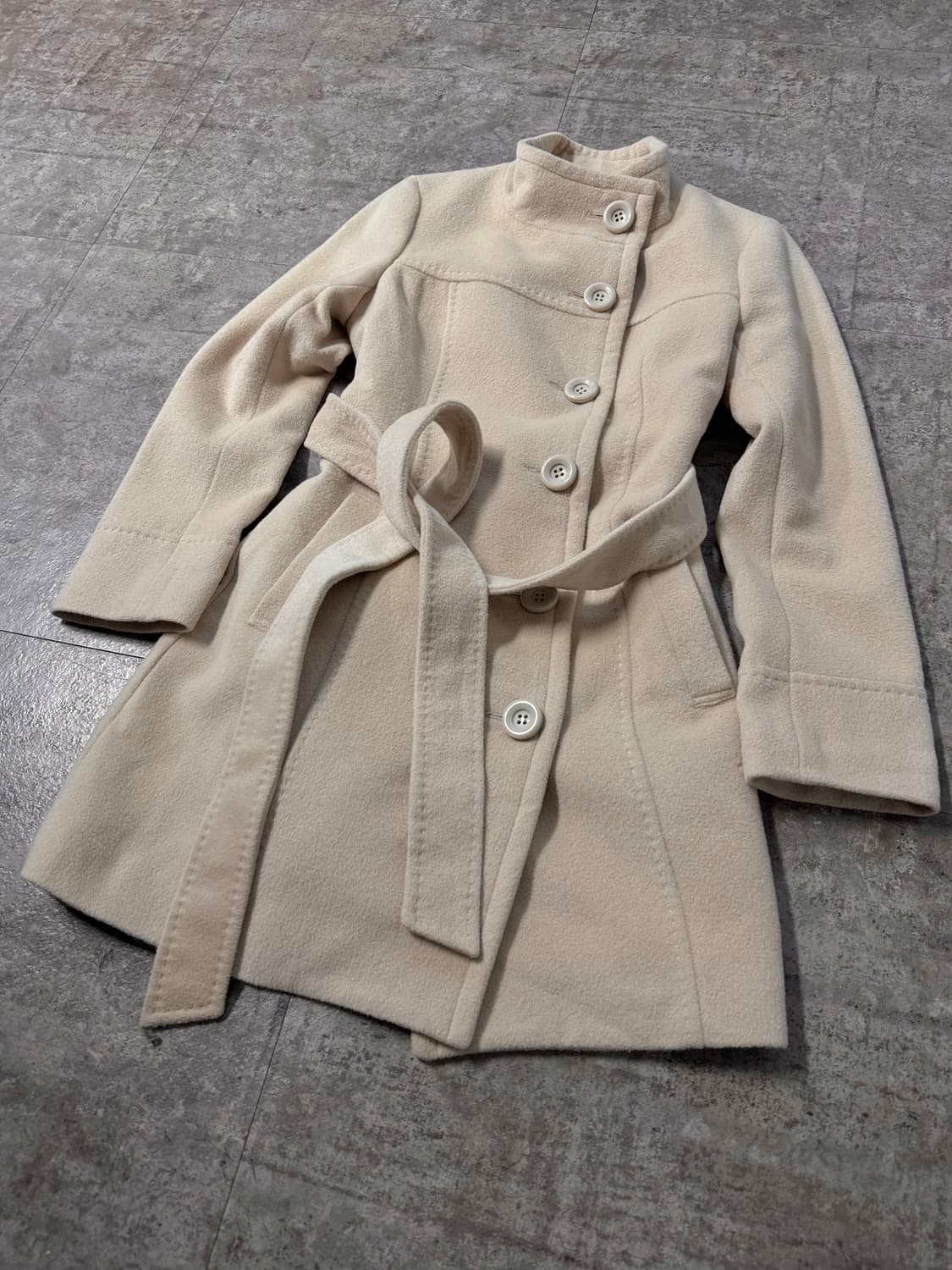 하이 넥 버튼 벨티드 코트  상품이미지7