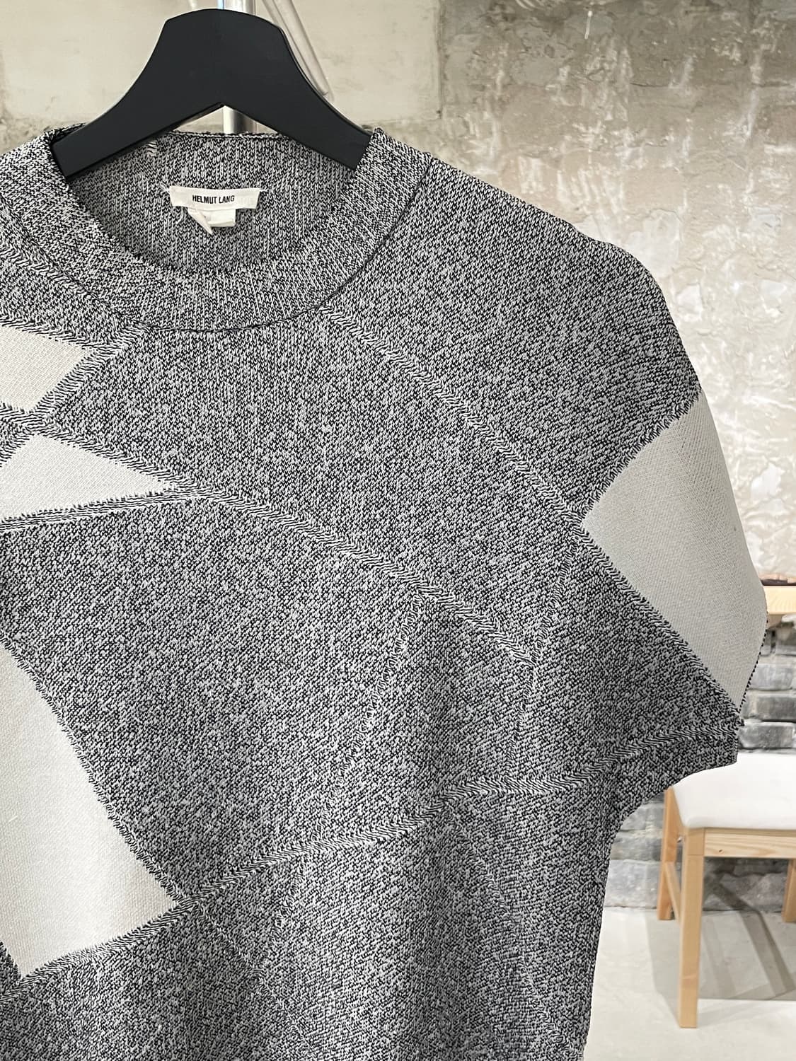 헬무트랭 그레이 스티플링 텍스쳐 크루넥 하프 니트 상품이미지3