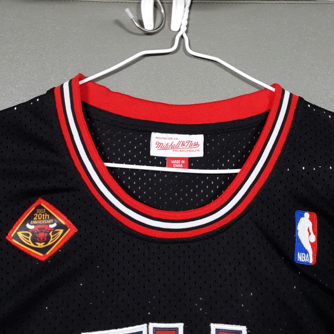 미첼앤네스 NBA 시카고불스 97-98 마이클 조던 어웨이 져지 친팔싸인 상품이미지4