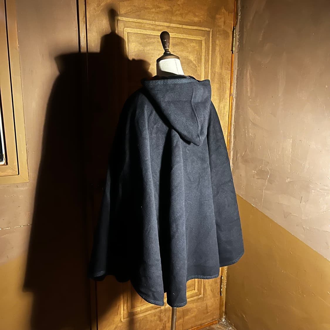 BCBG WOOL TOGGLE NAVY PONCHO 상품이미지2