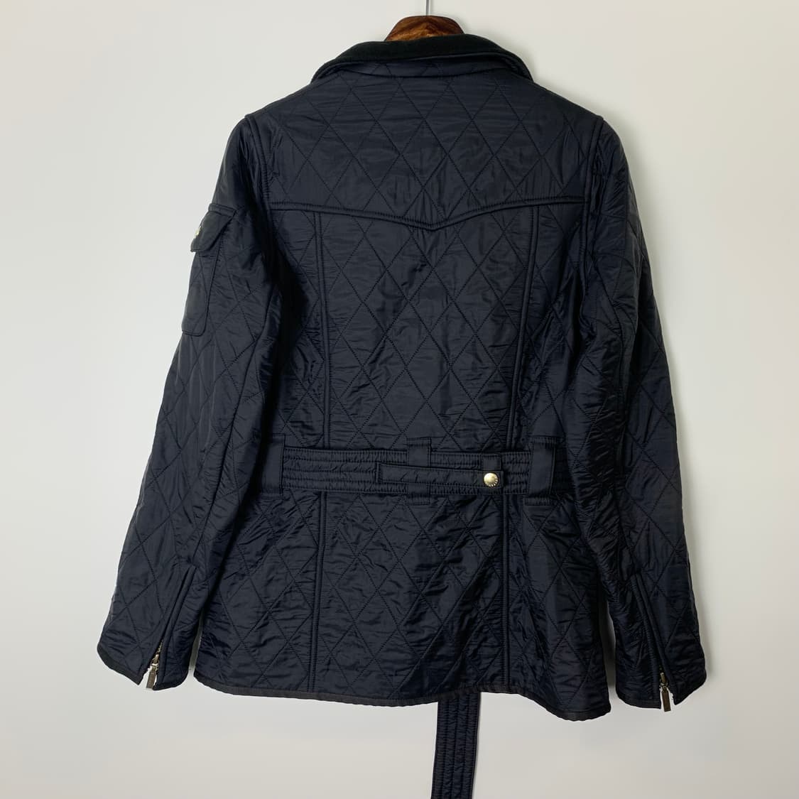 바버 인터내셔널 폴라퀼트 블랙 자켓 상품이미지4