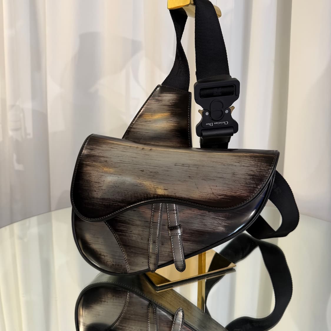 [한정판/새상품]디올 실버 메탈 새들백 미디움 상품이미지3