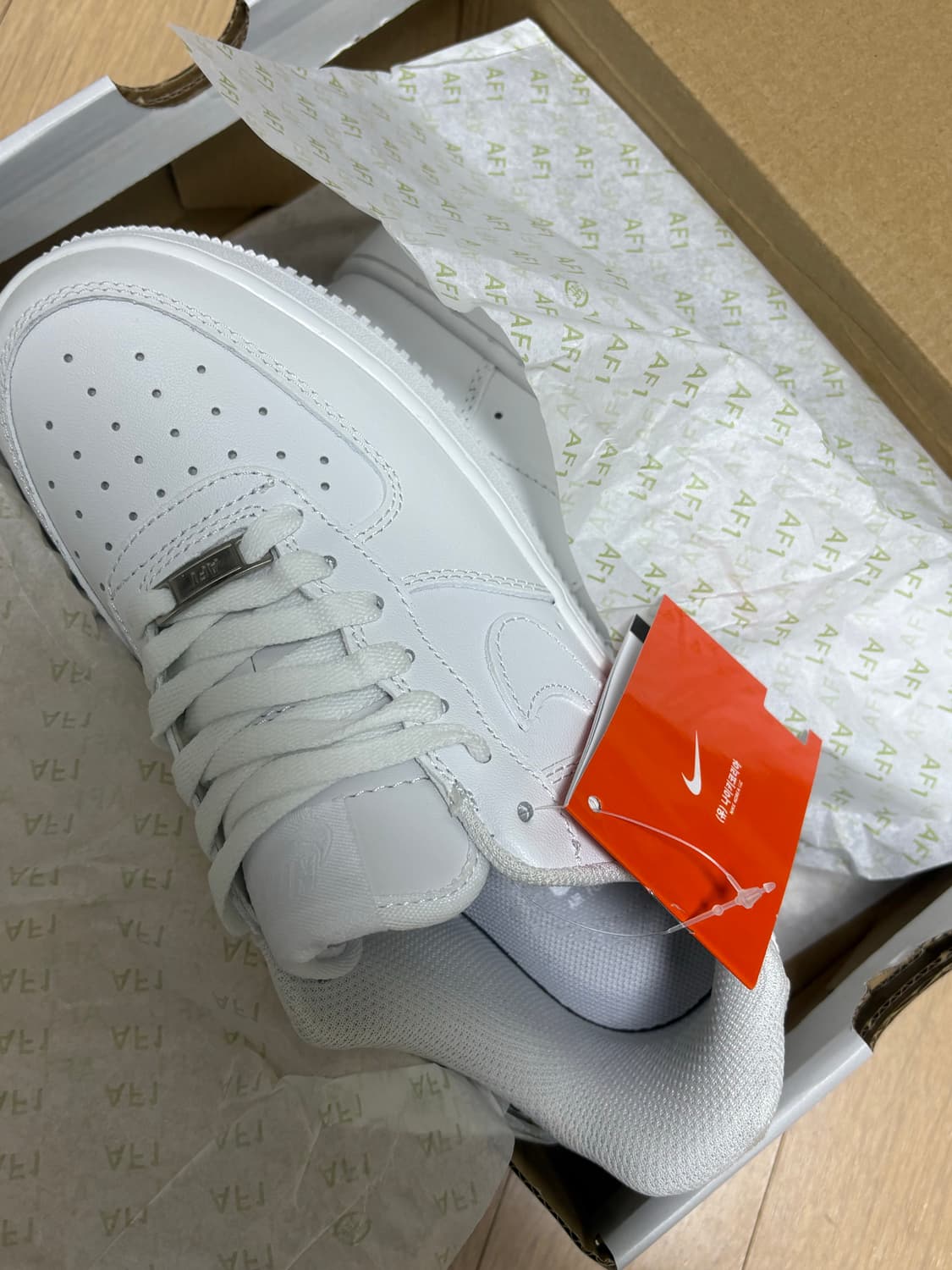 (새상품) 나이키 에어포스 240  상품이미지1