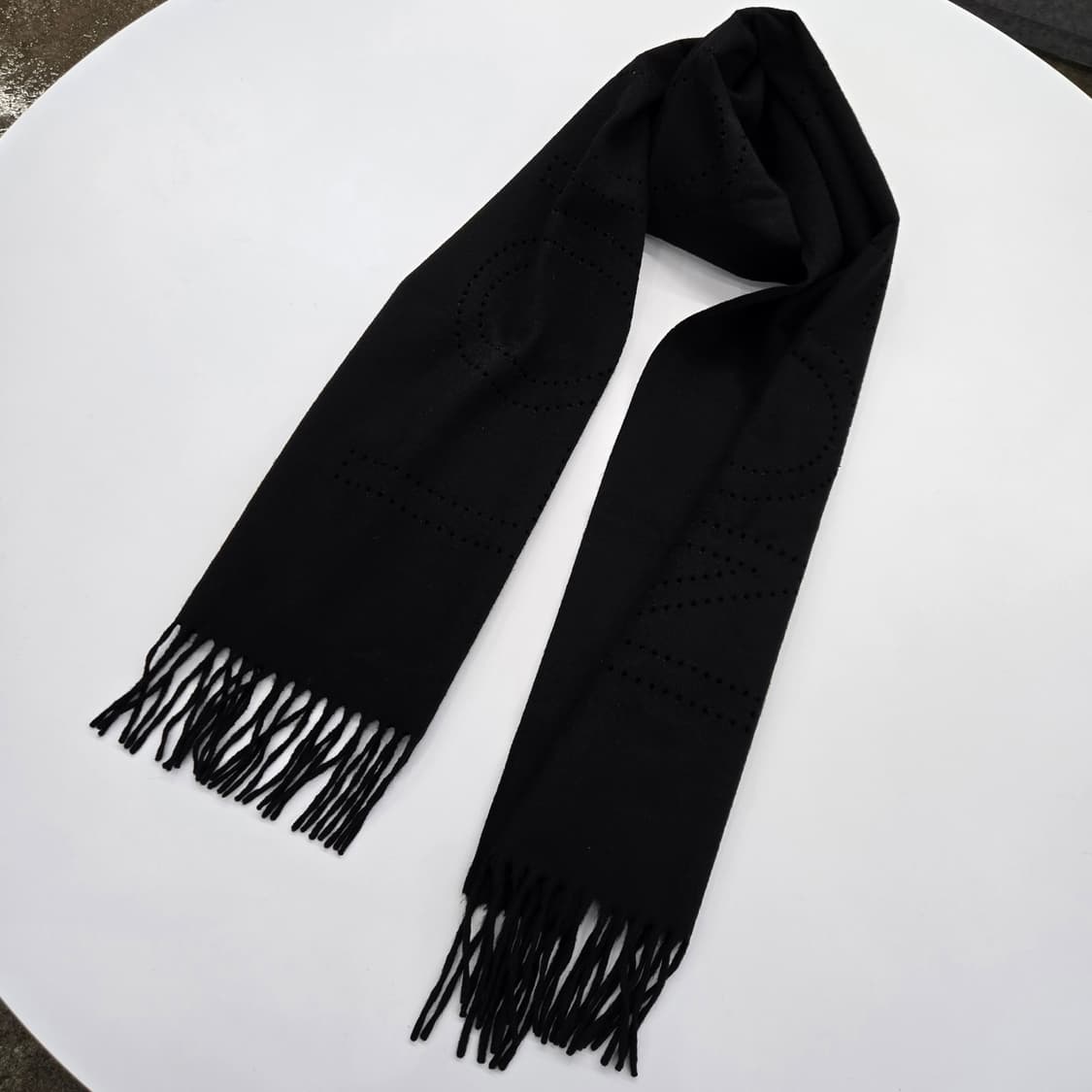 루이비통 레터링 펀칭 캐시미어 머플러 상품이미지3