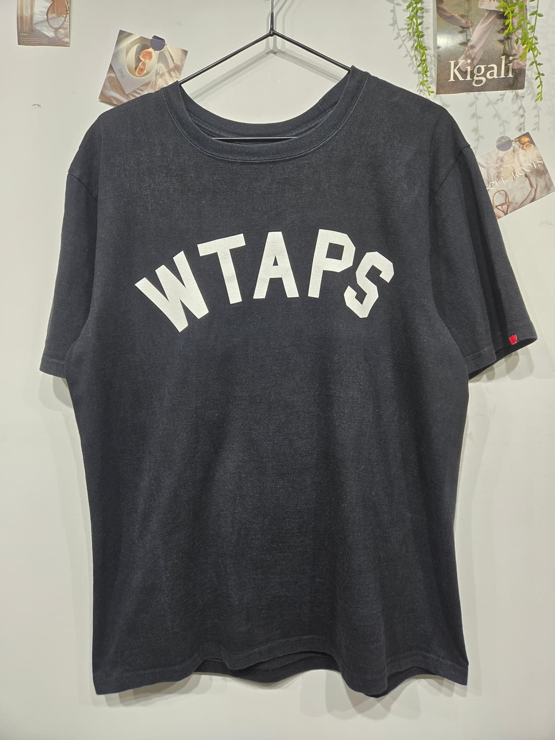 더블탭스 WTAPS 블랙 로고 반팔 티셔츠 상품이미지1