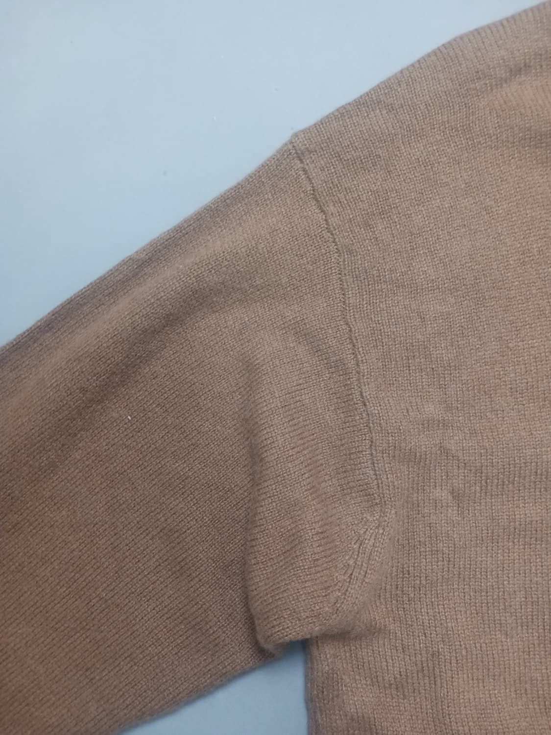 [M] 엠버시로우 캐시미어 브이넥 니트 브라운 상품이미지4