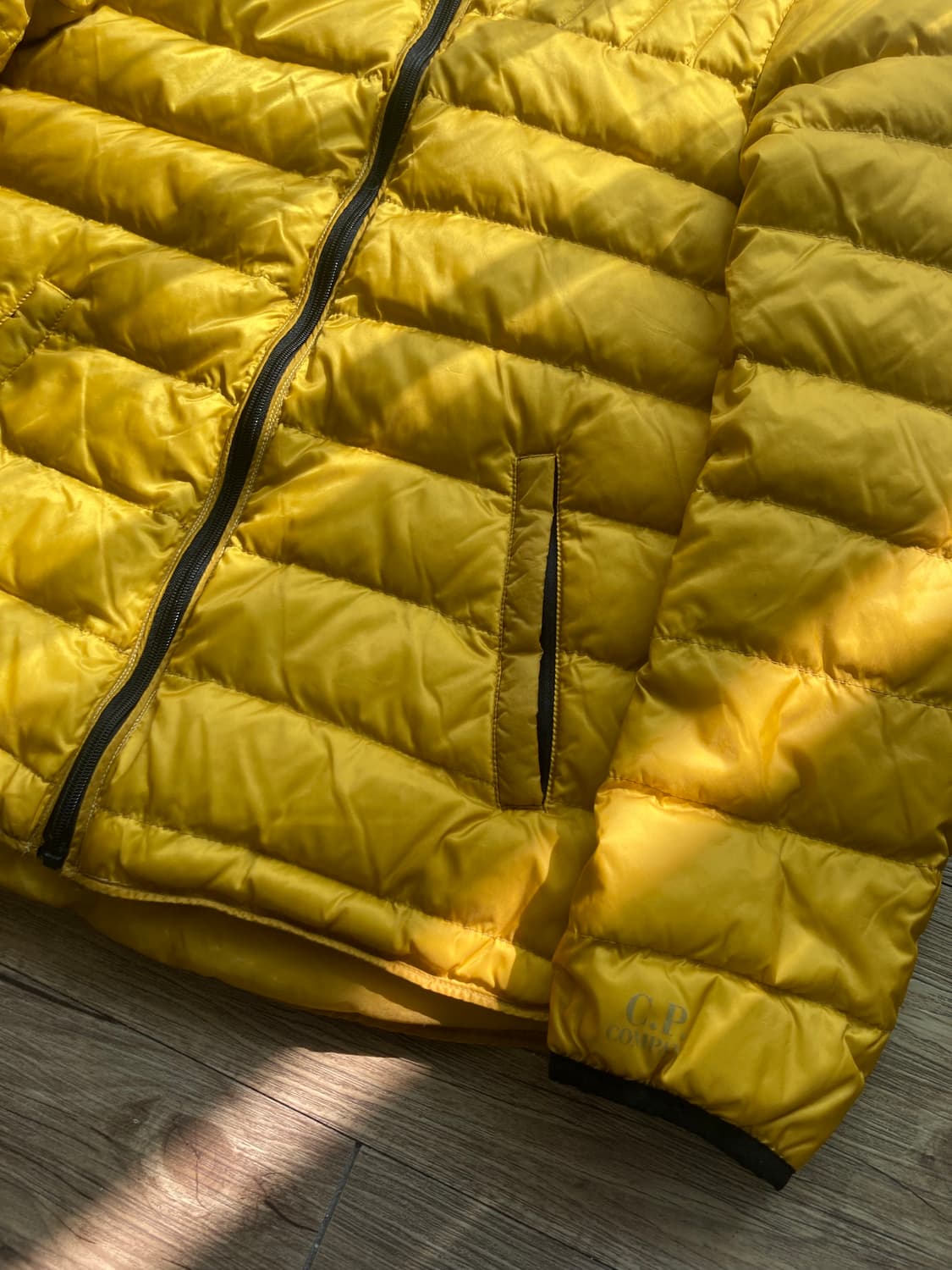 C.P.컴퍼니 덕다운 겨자 경량 패딩 상품이미지3