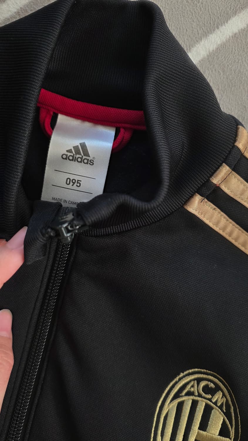 아디다스 AC밀란 금장 블랙골드

트랙탑 져지집업 95  상품이미지3