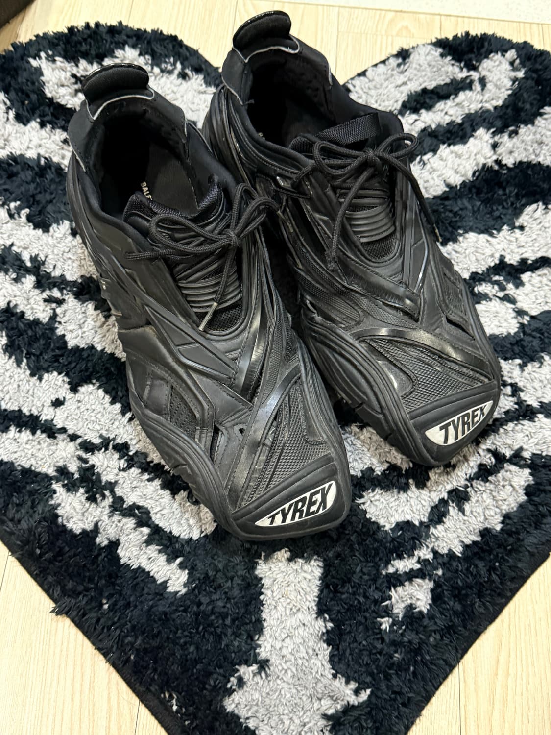 [44]발렌시아가 타이렉스 상품이미지2