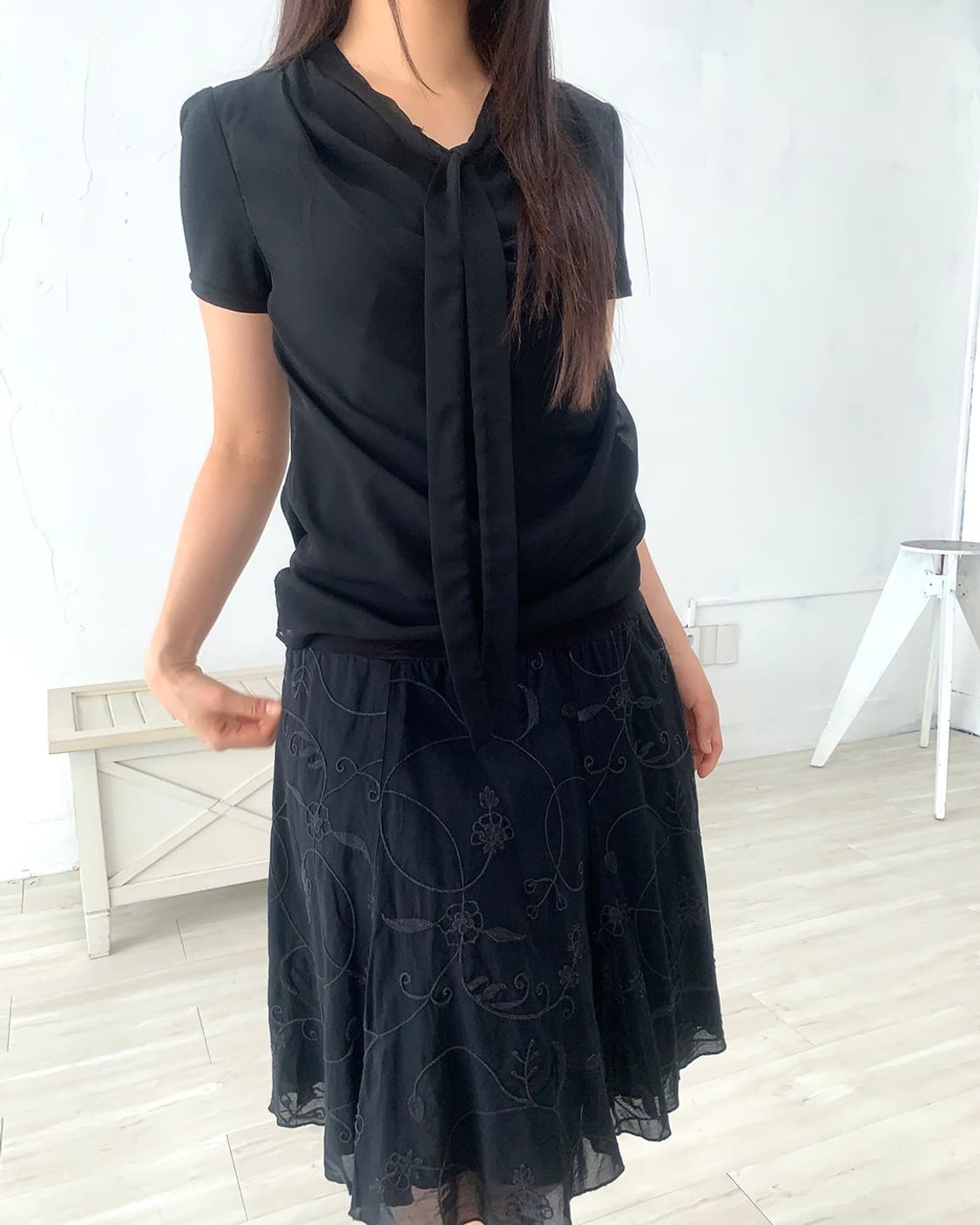 Black Embroidered Midi Skirt 상품이미지5