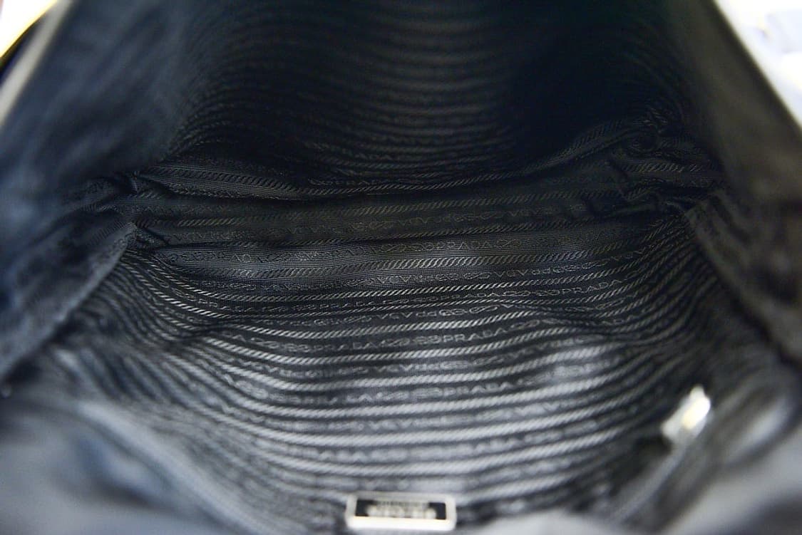 프라다 나일론 메신저백(정품) 상품이미지9