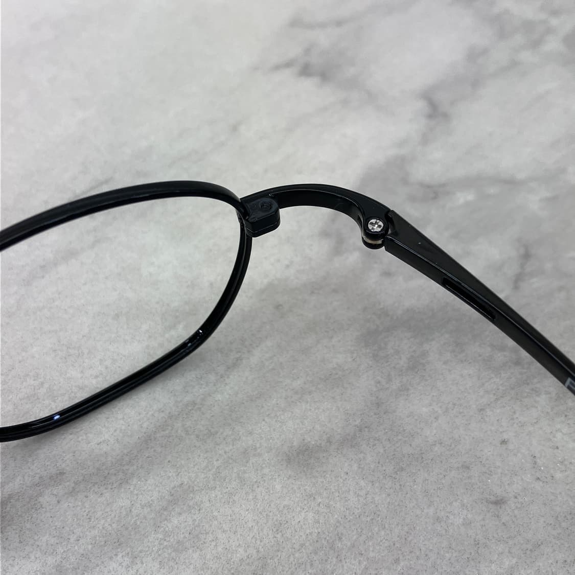 C60 RT 블랙 어글리 라운드 메탈테 안경 상품이미지3