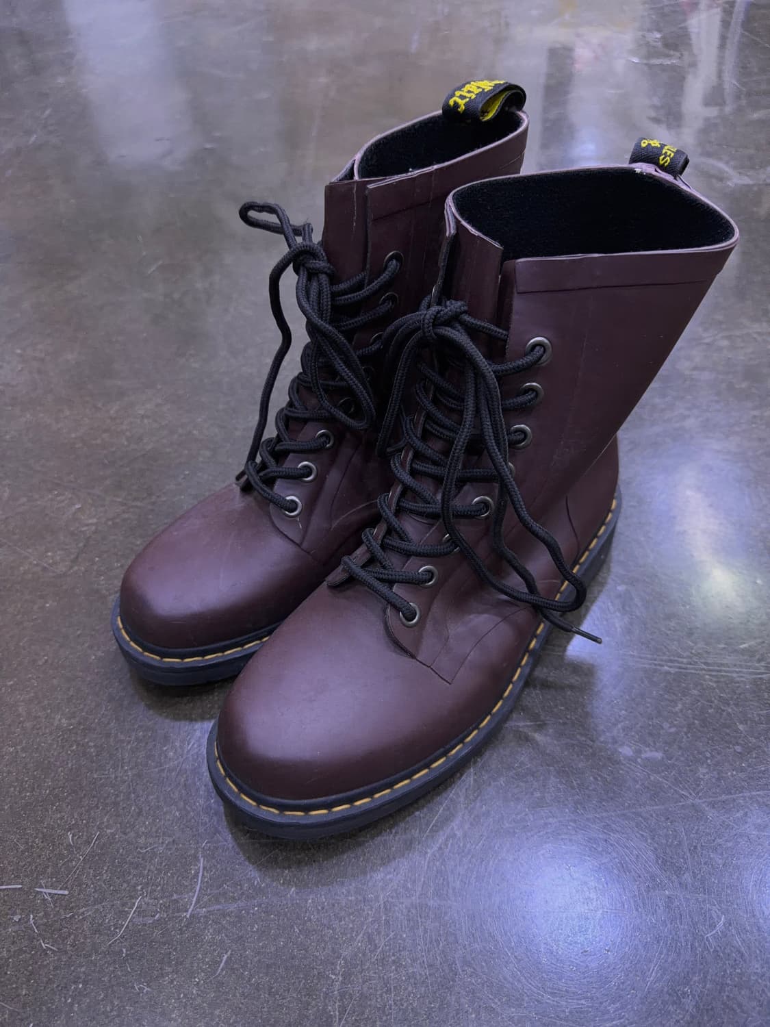 닥터마틴 드렌치 레이스 업 레인부츠 워커 부츠 버건디 260 상품이미지1
