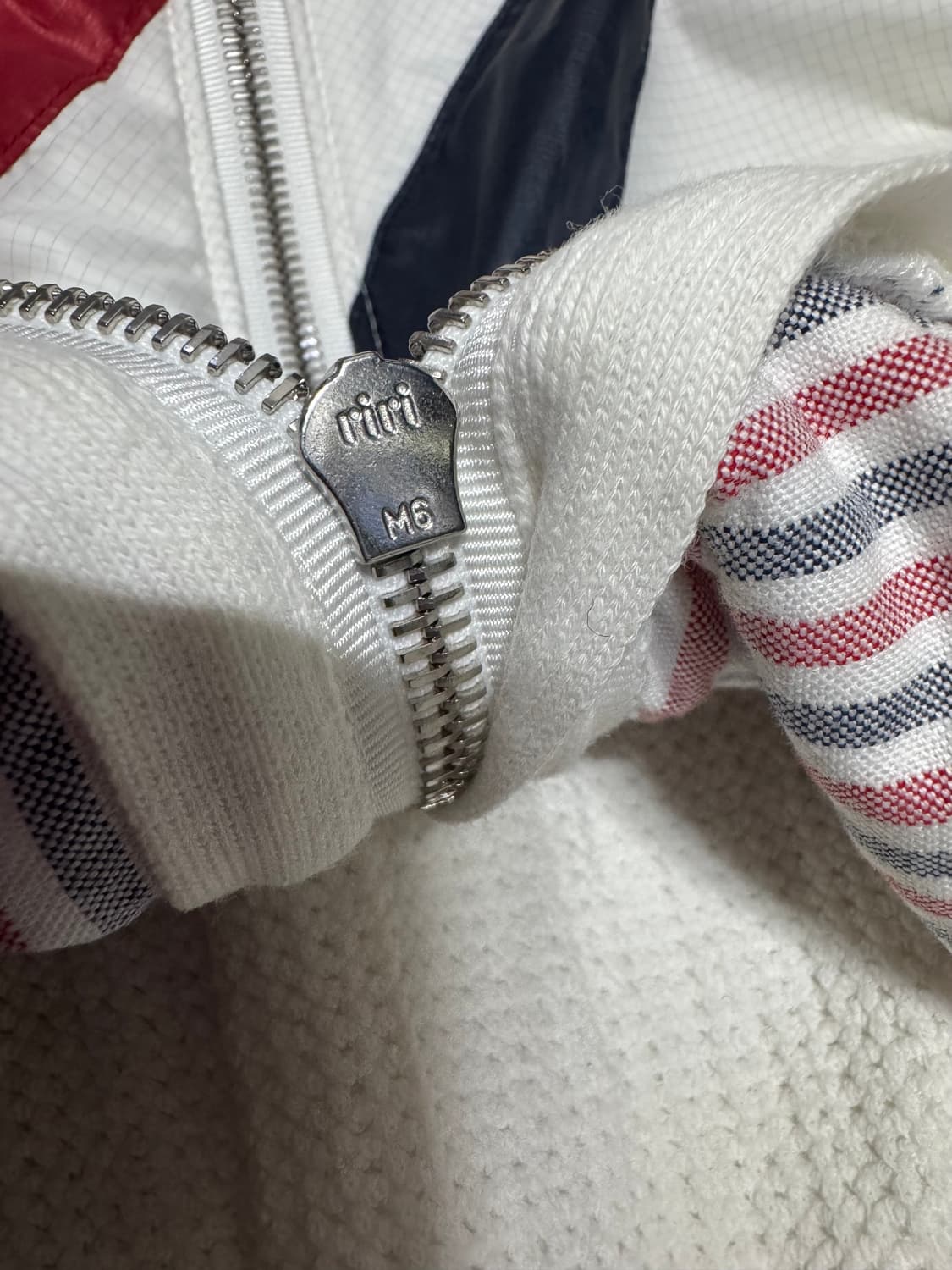 톰브라운 삼선 봄버 자켓 상품이미지8