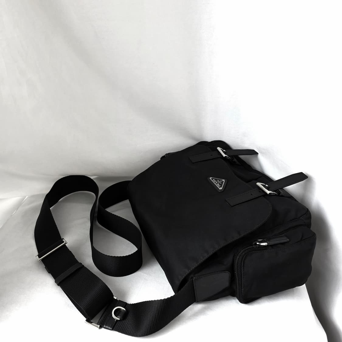 [정품 PRADA] 프라다 사이드 투포켓 나일론 메신저백 크로스백 상품이미지3