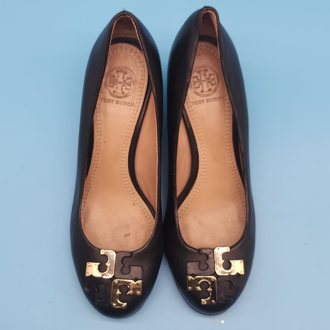 H 토리버치 블랙 골드 투톤 여성 웨지힐 6 230 굽6 상품이미지2