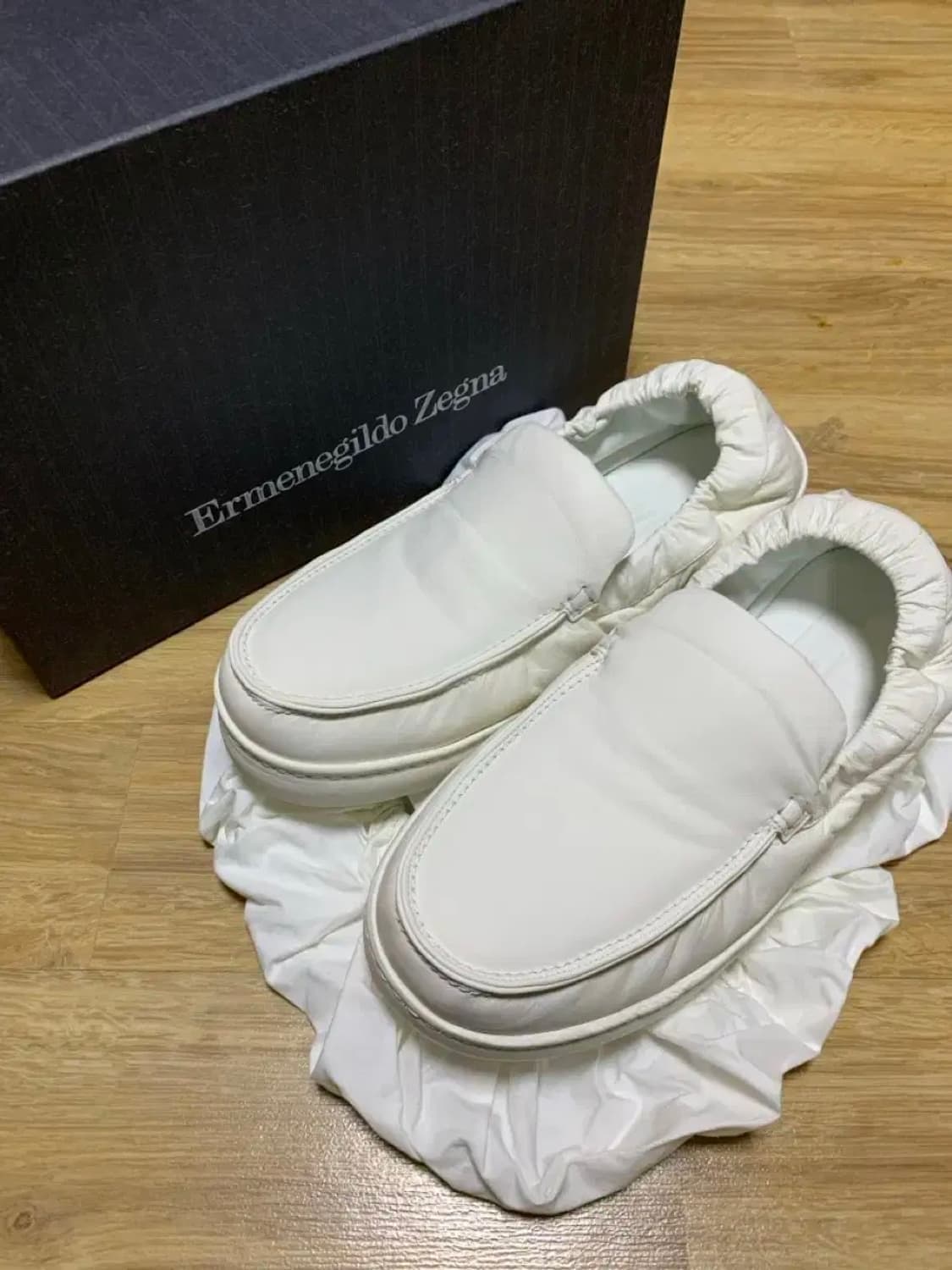 [US11] 에르메네질도 제냐 22SS 레더 슬립온 화이트 상품이미지1