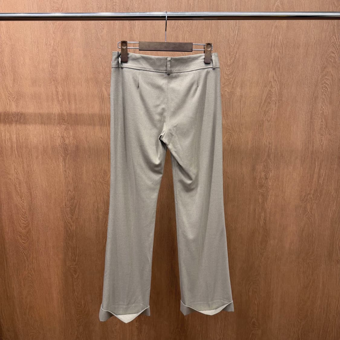 띠어리 슬랙스 팬츠 사선 포켓 벨트 루프 디테일 슬림핏 베이지 상품이미지3