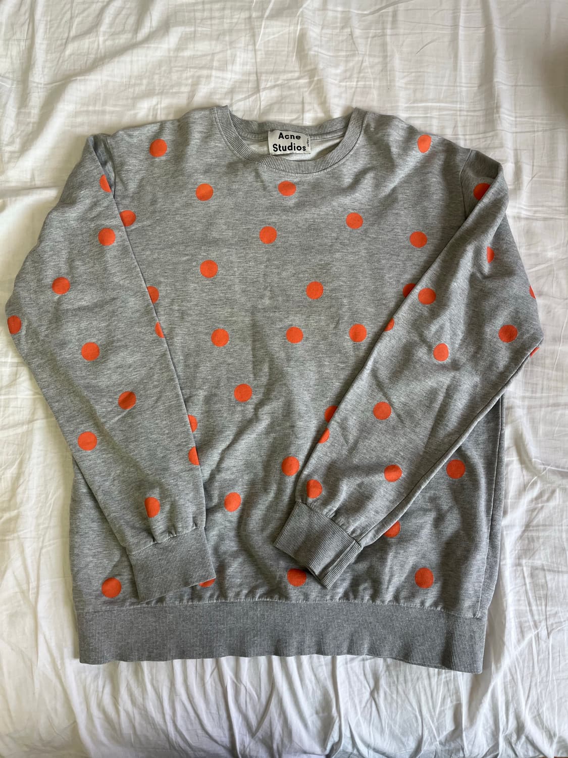 아크네 스튜디오 도트 맨투맨 상품이미지1