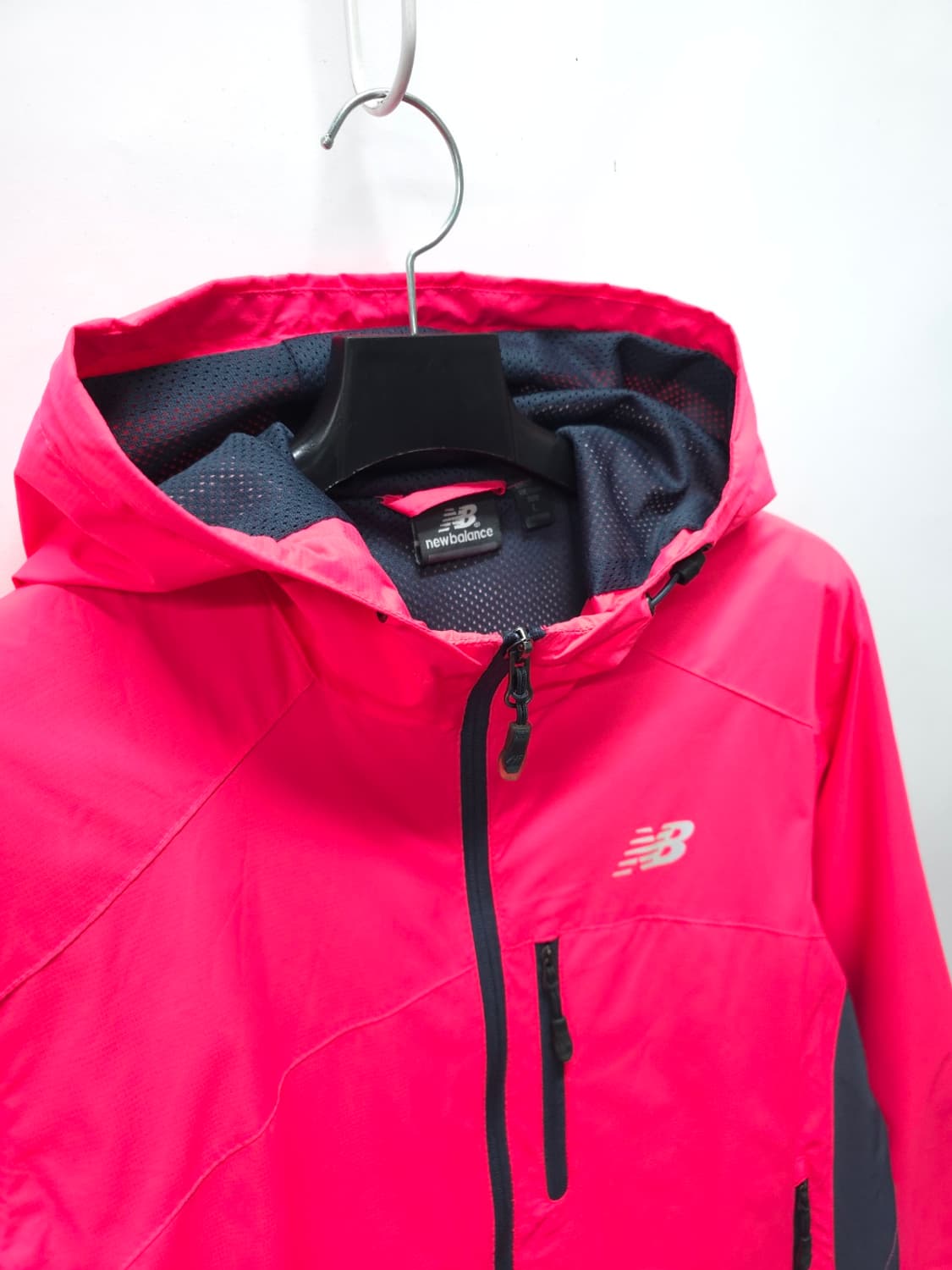 ​뉴발란스 여성 화사한 배색 바람막이 자켓 (66~77) 상품이미지4