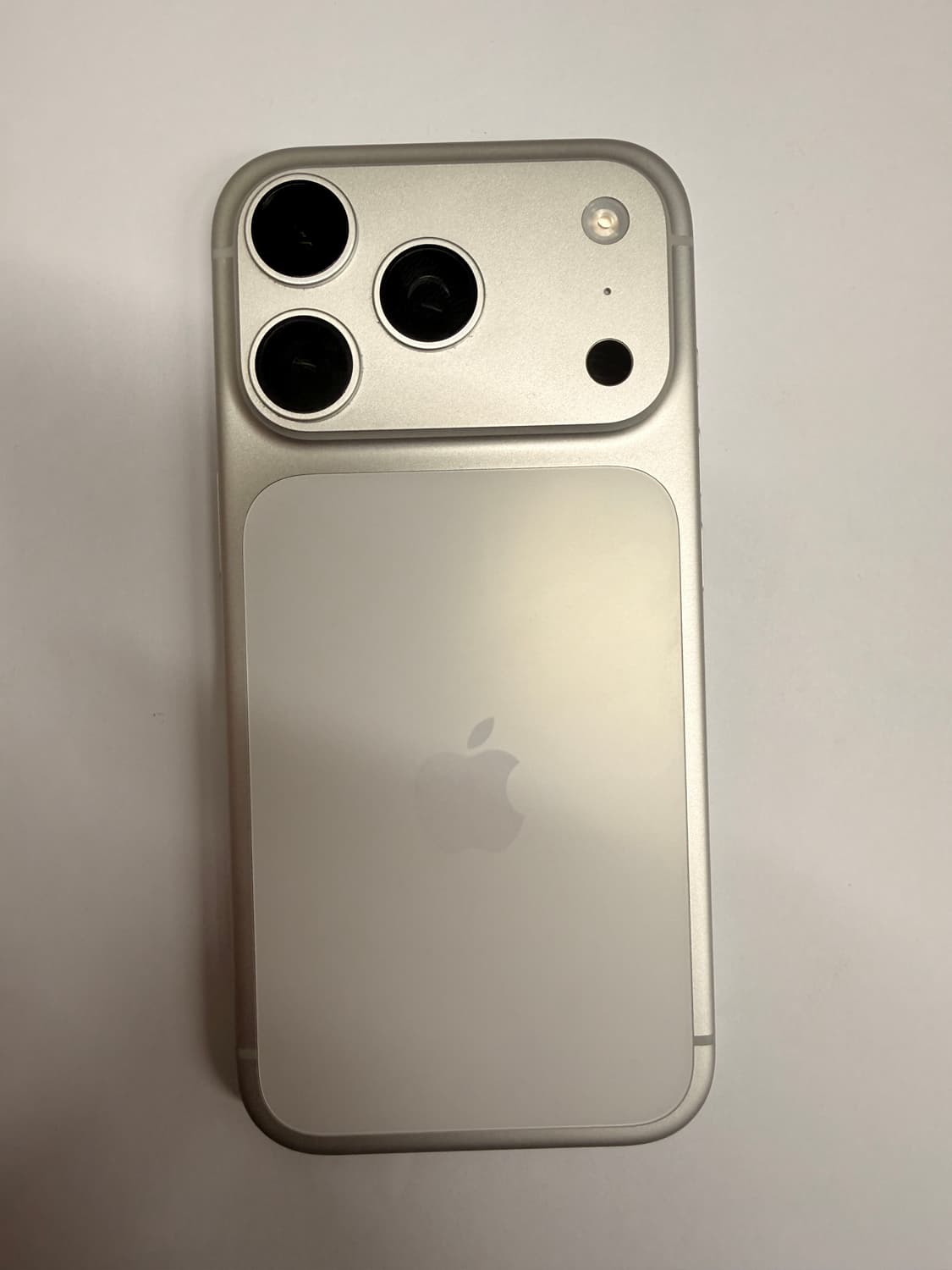 아이폰 17 프로 256GB 실버 자급제 + 애플케어 보증 + 정품 맥세 상품이미지1