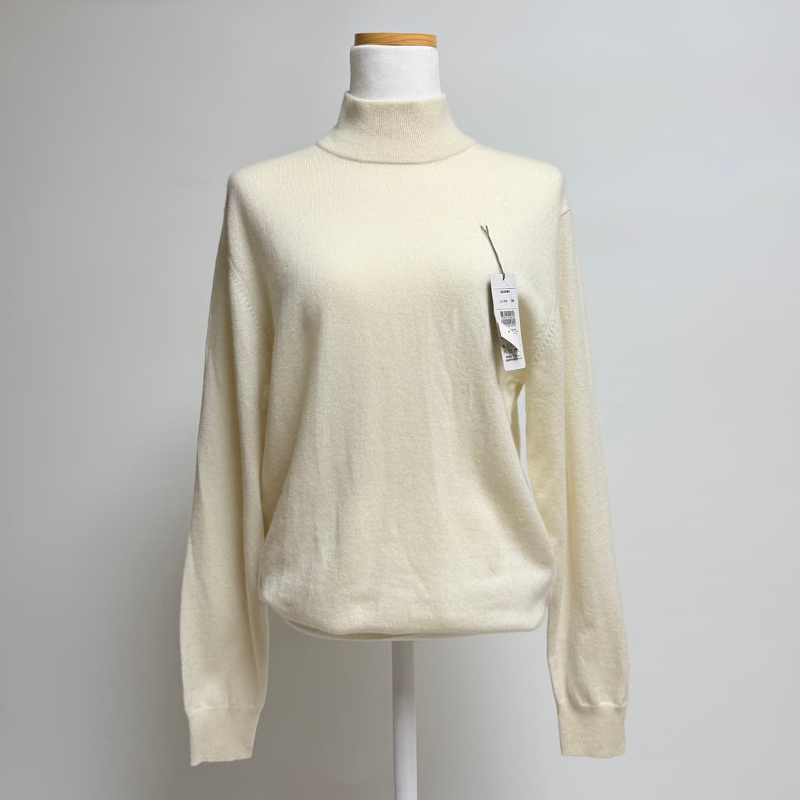 [캐시미어 100% 새상품] 아이보리 하프넥 니트 M 상품이미지1