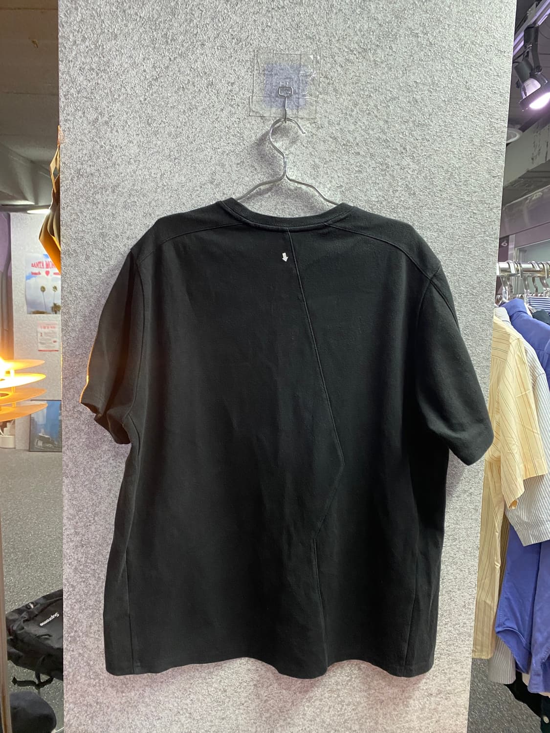 아더에러 스몰 로고 반팔 티셔츠 블랙 B5220 상품이미지3