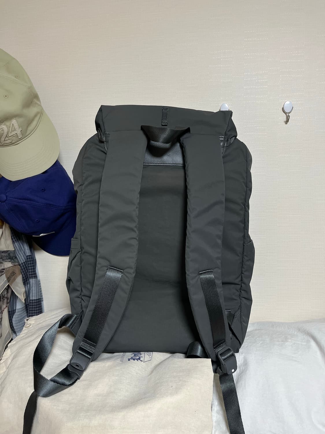 블랭코브 더블 클라스프 백팩 올리브그레이 (25L) 상품이미지2
