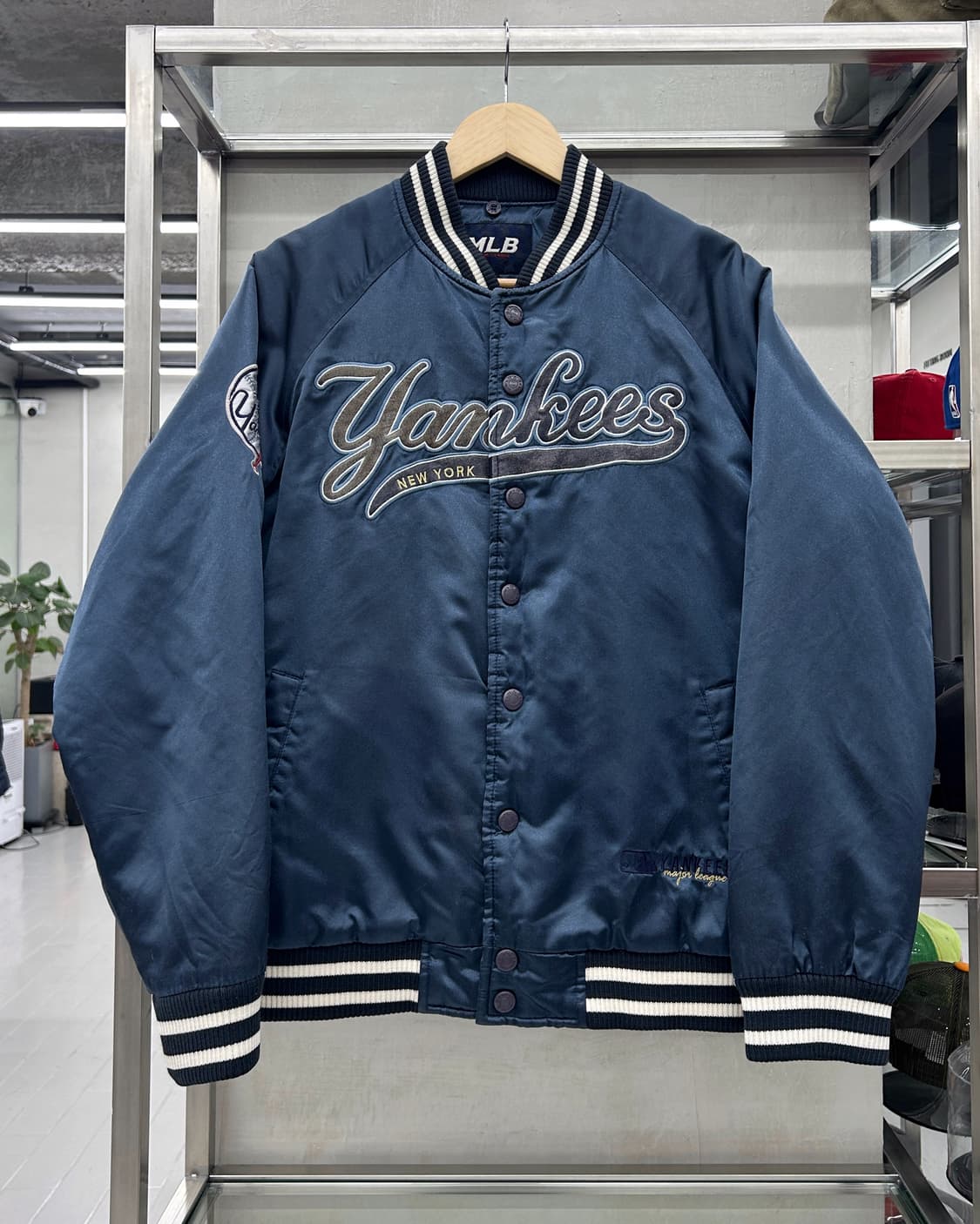 엠엘비 00s 뉴욕 양키즈 사틴쉘 스타디움 자켓 상품이미지1