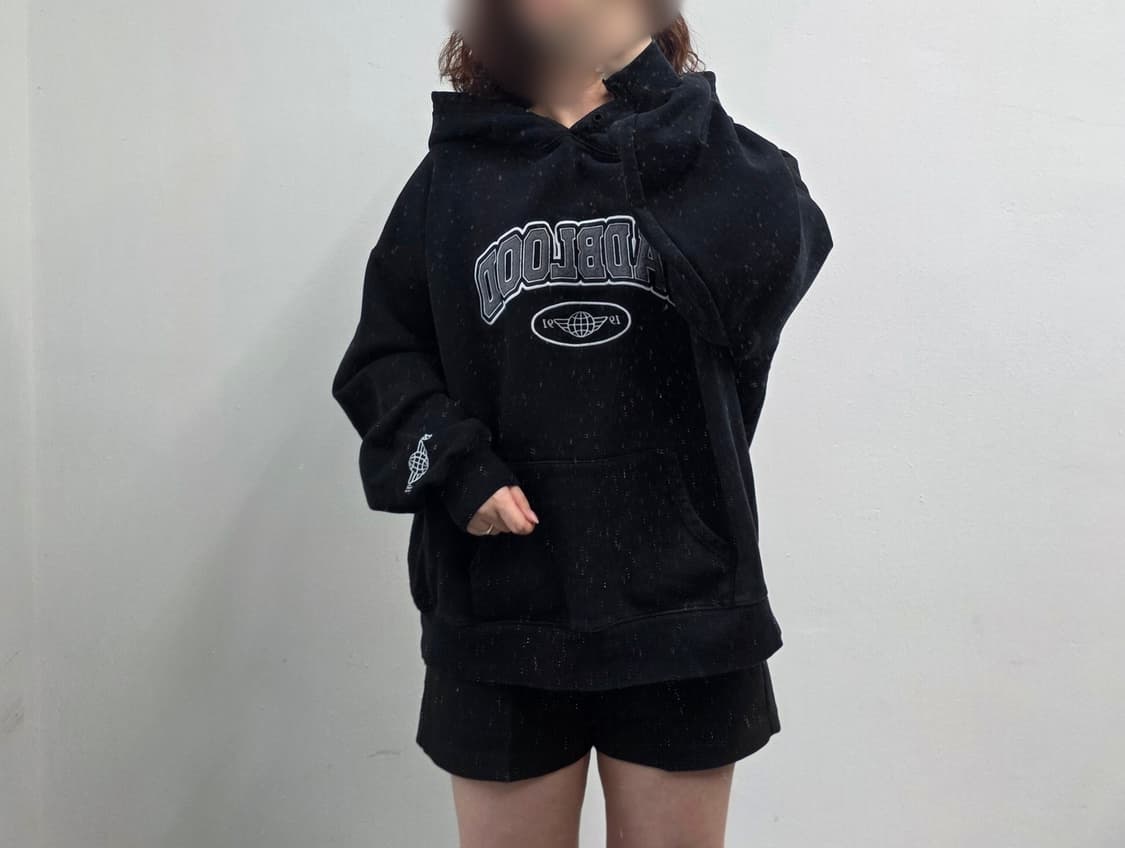 [프립]배드블러드(BADBLOOD) 아치형 자수 후드티 상품이미지1