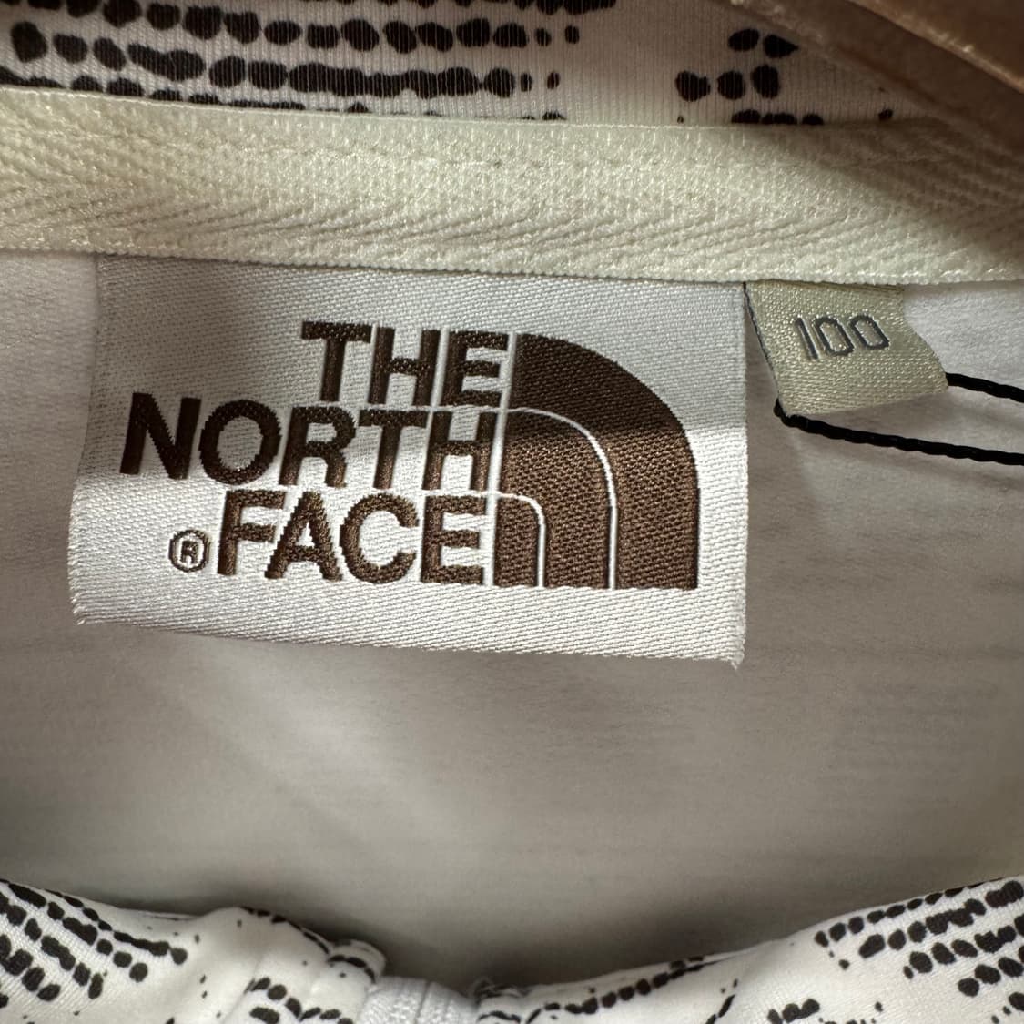 노스페이스 우먼스 트랙 자켓 에스닉 패턴 화이트 그레이 상품이미지7