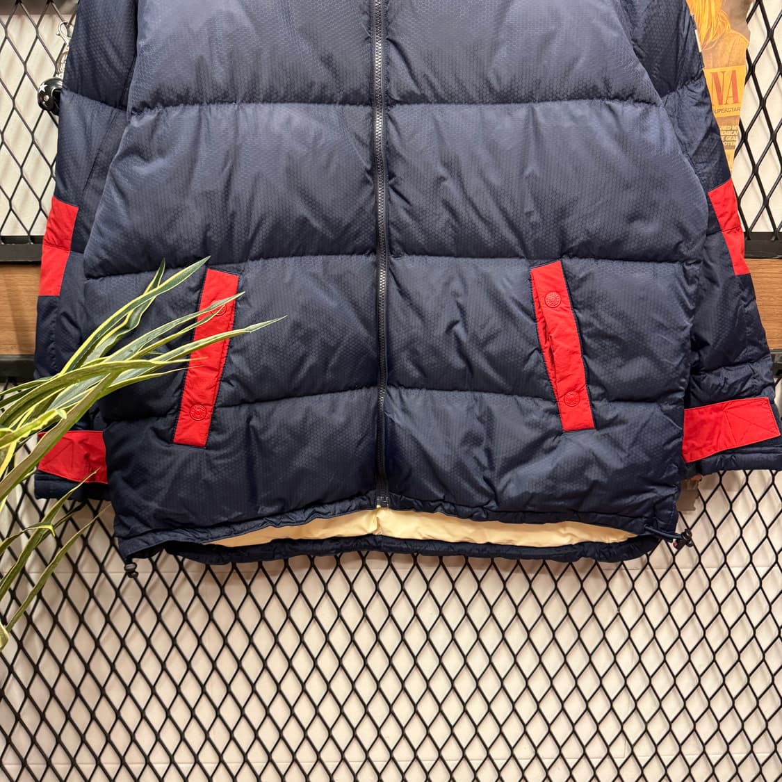 타미 진스 구스다운 패딩 점퍼 후면 로고 포인트 네이비 레드 상품이미지4