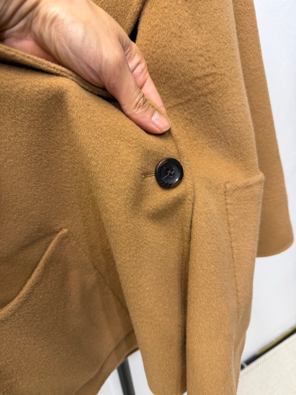 정품) 아떼바네사브루노 24ss  루즈핏 캐시미어 하프 코트 38  상품이미지4