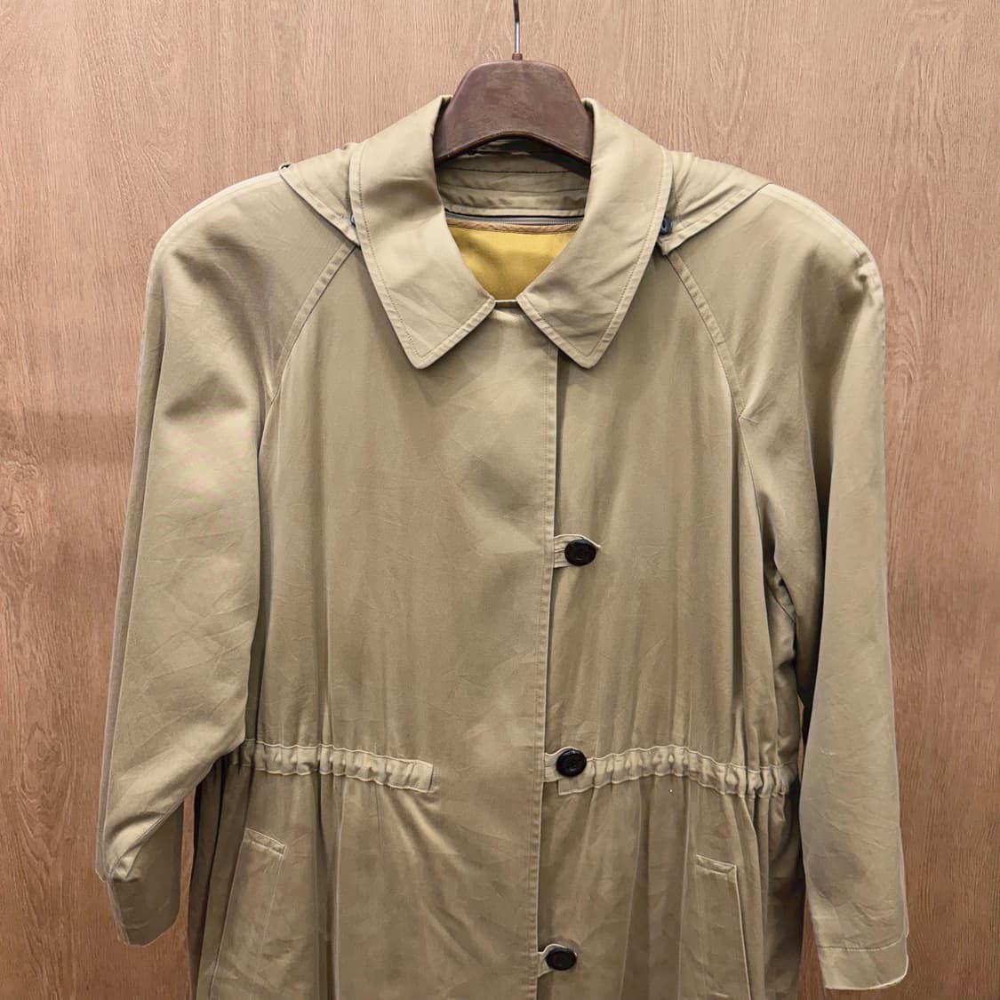 버버리 후드 코트 스트링 웨이스트 포켓 싱글 버튼 디테일 베이지 상품이미지4