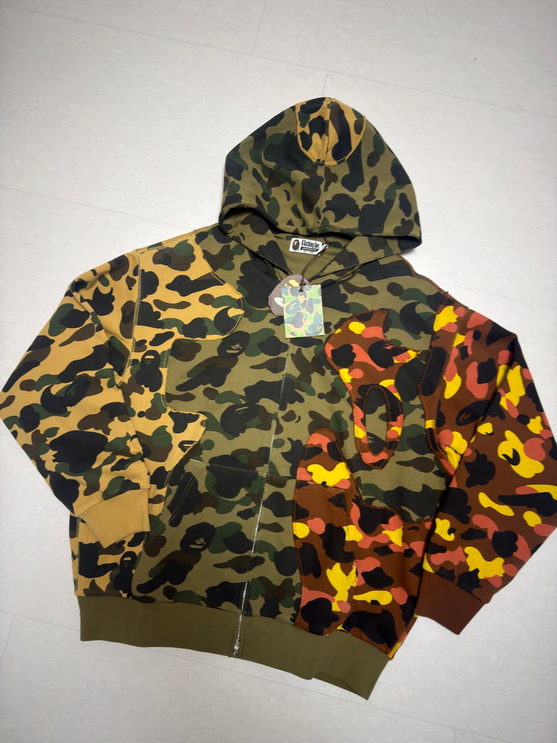 [새상품,XL] 베이프 퍼스트 카모 패치워크 후드자켓 상품이미지2