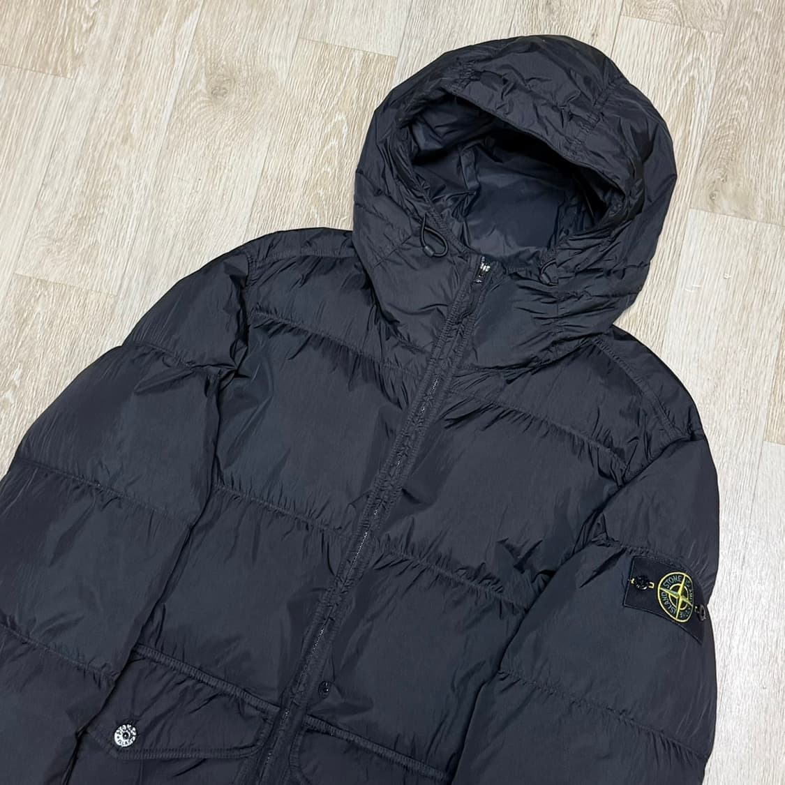 [블랙 2XL/새상품급] 24FW 스톤아일랜드 크링클랩스 후드 패딩 블랙 상품이미지3